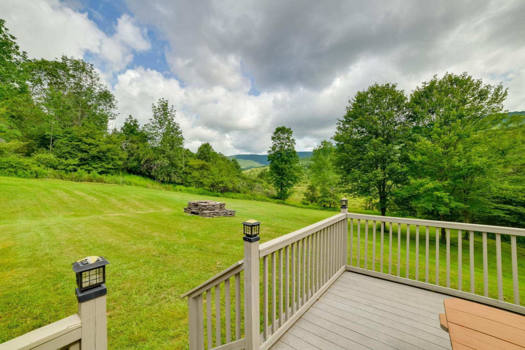 Quiet Catskills Getaway With Deck And Mtn Views New Kingston Exteriér fotografie